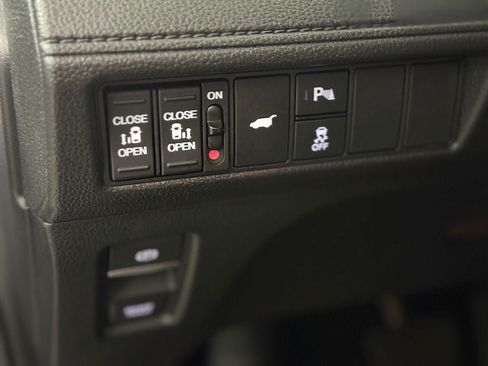 Used 2025 Honda Odyssey Elite image 18