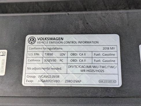 Used 2018 Volkswagen Passat 2.0T SEL Premium image 25