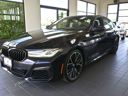 Used 2023 BMW M550i xDrive w/ Executive Package image 7