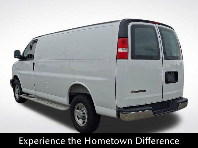 Used 2025 Chevrolet Express 2500 w/ Driver Convenience Package RWD image 4