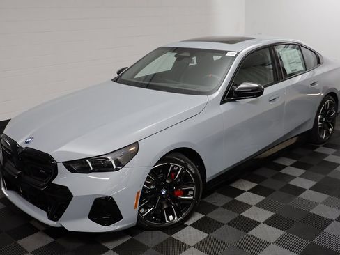 New 2025 BMW i5 M60 w/ Premium Package image 2