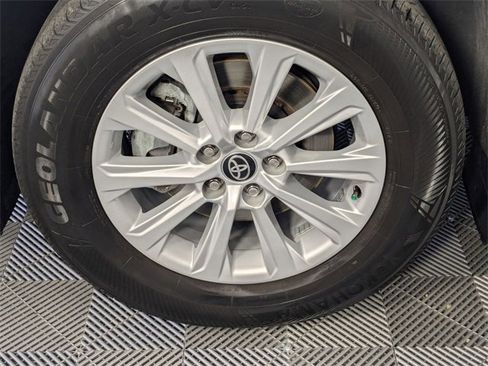 Used 2024 Toyota Grand Highlander XLE image 8