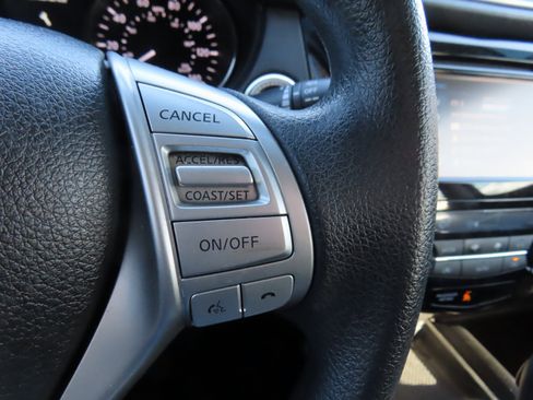 Used 2015 Nissan Rogue SV w/ SV Premium Package image 18