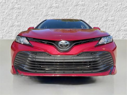 Used 2018 Toyota Camry XLE image 8
