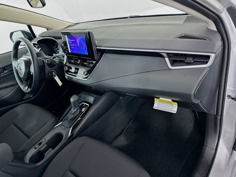 Used 2025 Toyota Corolla LE image 28