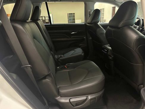 Certified 2024 Toyota Grand Highlander AWD image 25