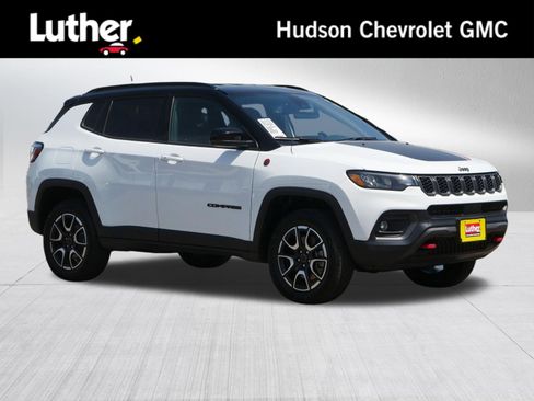 Used 2025 Jeep Compass Trailhawk AWD/4WD image 1