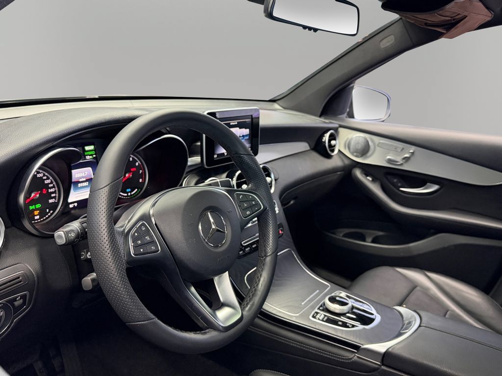 Used 2019 Mercedes-Benz GLC 350e 4MATIC w/ Premium Package image 16