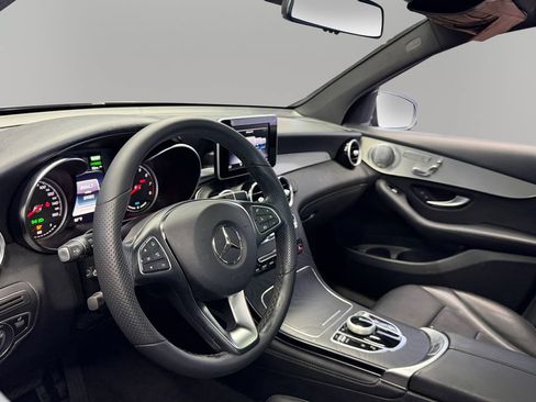 Used 2019 Mercedes-Benz GLC 350e 4MATIC w/ Premium Package image 16