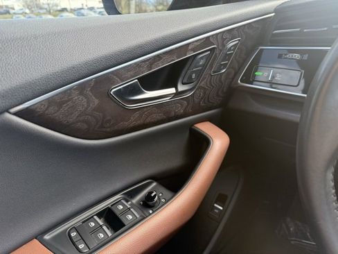 Used 2019 Audi Q8 Prestige image 8