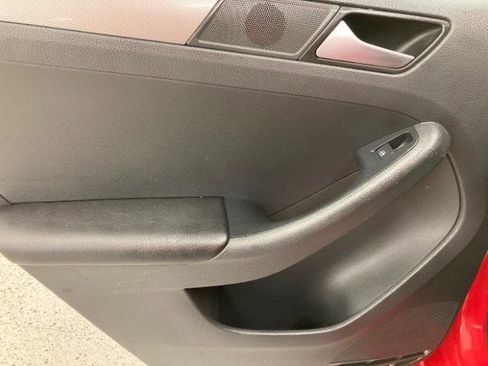 Used 2015 Volkswagen Jetta SE FWD image 36