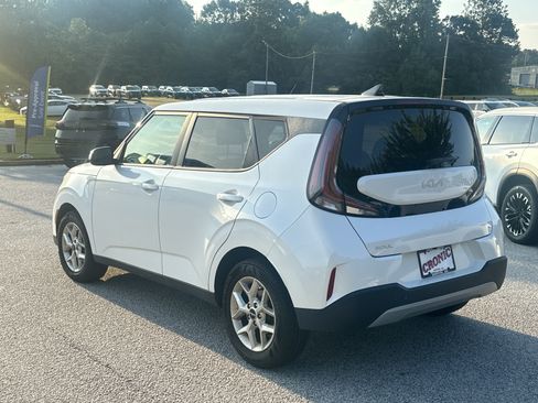 Used 2024 Kia Soul LX w/ Option Group 015 FWD image 7