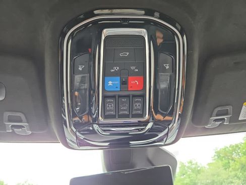 Used 2022 Jeep Grand Cherokee Summit AWD/4WD image 18