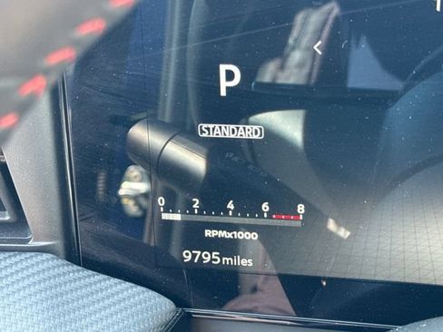 Used 2025 Nissan Kicks SR AWD/4WD image 17