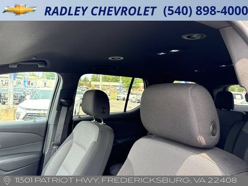 Certified 2023 Chevrolet Traverse LT FWD image 2