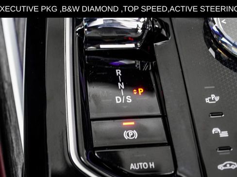 Used 2025 BMW 750e xDrive w/ Executive Package AWD/4WD image 32
