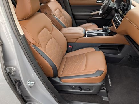 Used 2025 Nissan Pathfinder Platinum w/ Cargo Package image 21