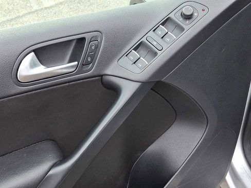 Used 2016 Volkswagen Tiguan SE image 30