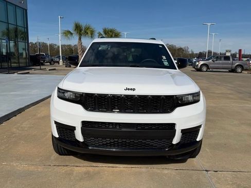 Used 2023 Jeep Grand Cherokee L Laredo image 8