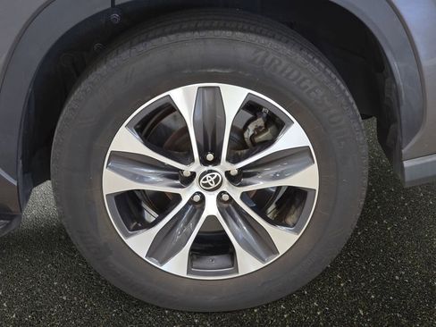 Used 2022 Toyota Highlander XLE image 30