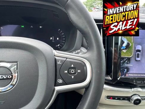 Used 2022 Volvo XC60 B5 Momentum AWD/4WD image 19