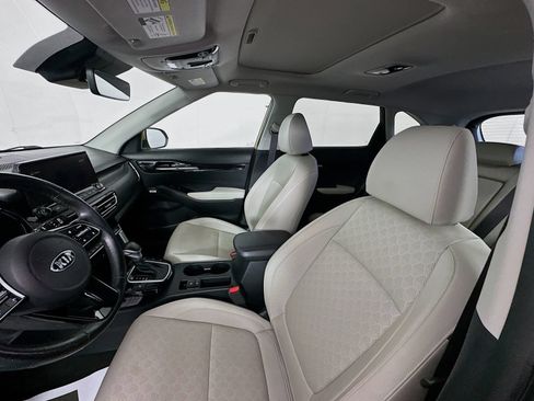 Used 2021 Kia Seltos SX w/ SX Sunroof Package AWD/4WD image 22