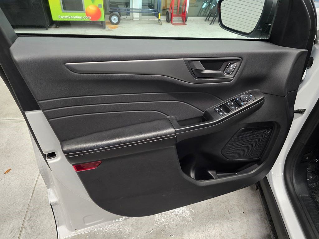 Used 2024 Ford Escape Active AWD/4WD image 12