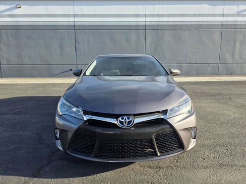 Used 2016 Toyota Camry LE FWD image 2