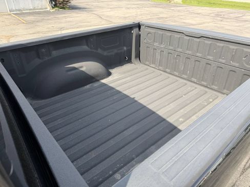 Used 2019 RAM 1500 Laramie AWD/4WD image 14
