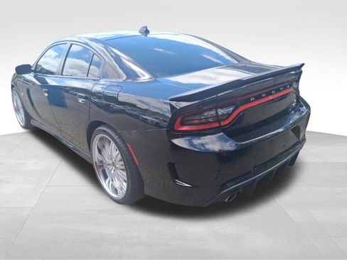 Used 2019 Dodge Charger R/T w/ Plus Group RWD image 5