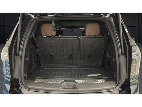 Used 2025 Chevrolet Tahoe High Country AWD/4WD image 37