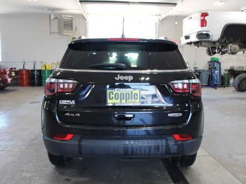 Used 2025 Jeep Compass Latitude AWD/4WD image 9