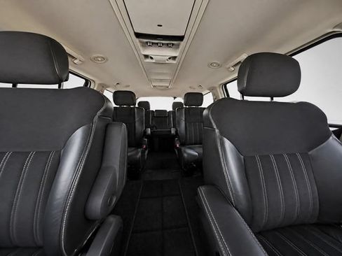 Used 2016 Chrysler Town & Country Limited FWD image 14