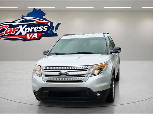 Used 2015 Ford Explorer XLT w/ Equipment Group 202B AWD/4WD image 2