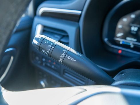 Used 2023 GMC Yukon SLE image 24