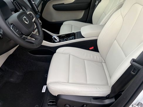 New 2026 Volvo XC40 B5 Ultra w/ Protection Package Premier image 18