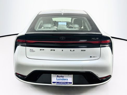 Used 2023 Toyota Prius XLE image 6