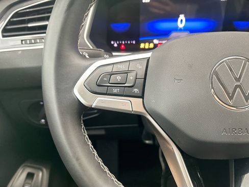 Used 2024 Volkswagen Tiguan SE FWD image 11