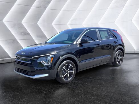 Used 2025 Kia Niro LX FWD image 3