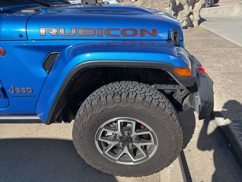 Used 2025 Jeep Wrangler Unlimited Rubicon image 4