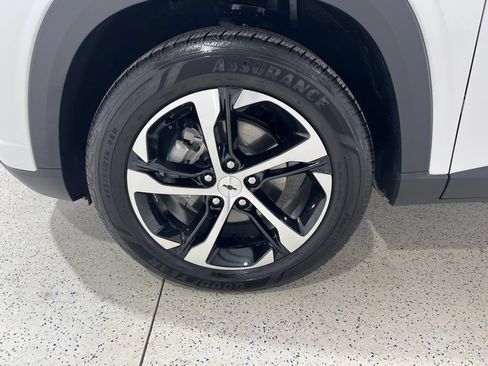 Used 2025 Chevrolet Trax RS w/ Sunroof Package FWD image 30