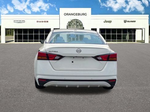 Used 2025 Nissan Altima 2.5 SV FWD image 7
