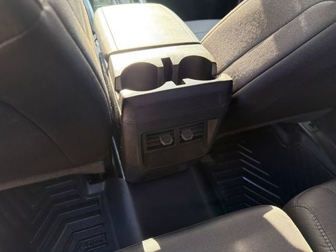Used 2024 Chevrolet Colorado W/T RWD image 33