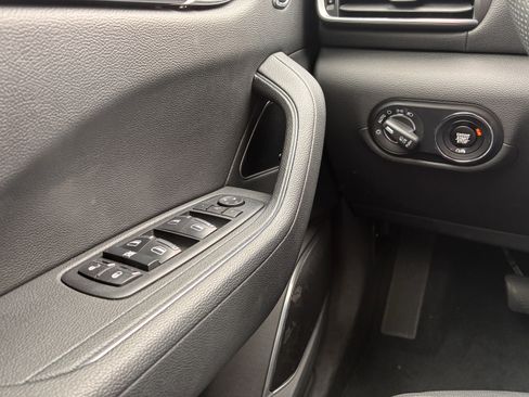 Used 2022 Maserati Levante GT image 17