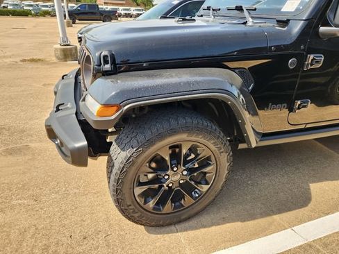 Used 2024 Jeep Gladiator Sport AWD/4WD image 7