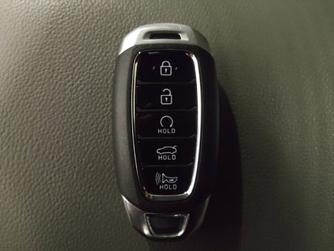 Used 2023 Hyundai Elantra SEL image 32