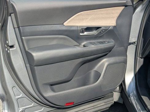 Used 2026 Toyota Grand Highlander Platinum image 10