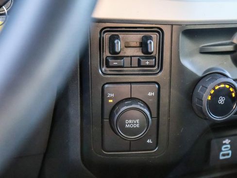 Used 2023 Ford F350 XLT image 30