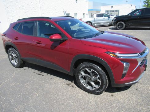 Certified 2024 Chevrolet Trax LT w/ Driver Confidence Package FWD image 3