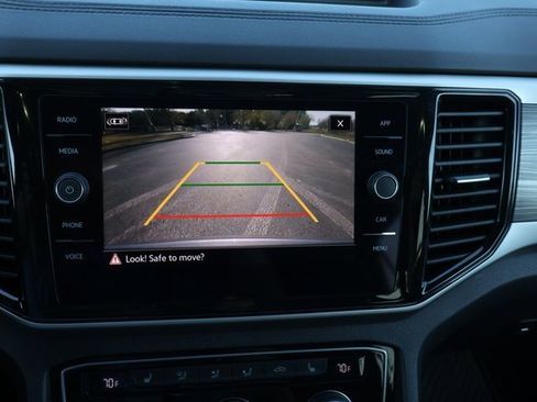 Used 2023 Volkswagen Atlas Cross Sport SE w/ Panoramic Sunroof Package image 24